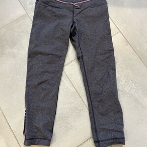 Lululemon Athletica Gray Leggings with Elastic Waistband and Ankle Trim